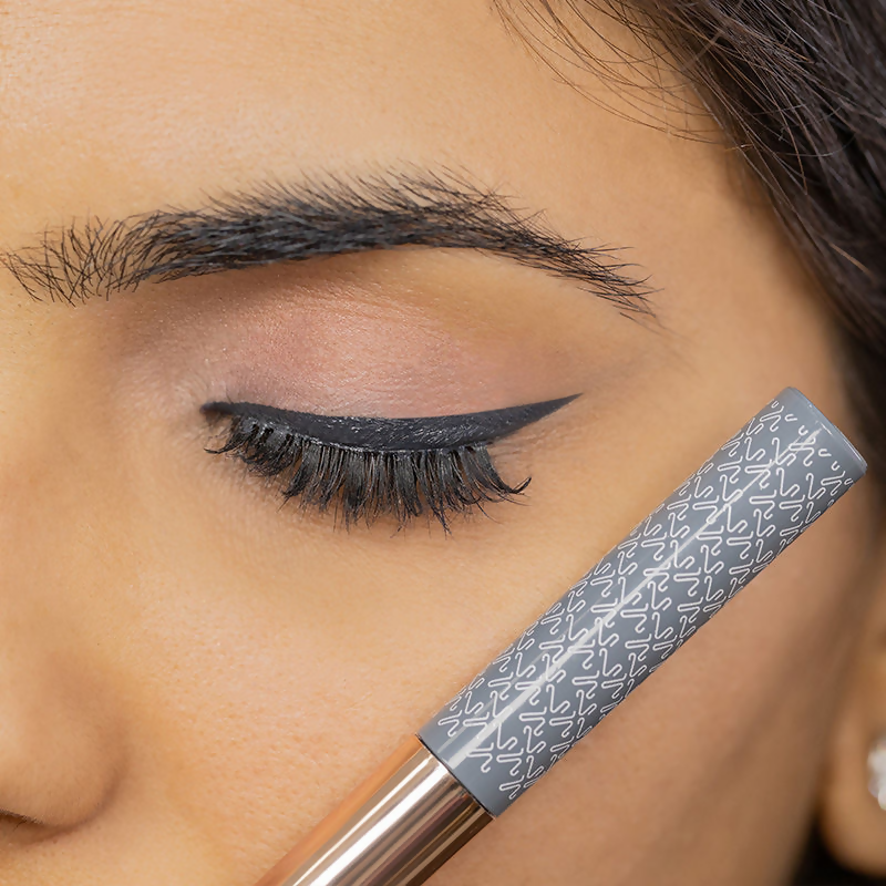 Kay Beauty By Katrina Kaif Quick Dry Liquid Eyeliner - Shadow Play